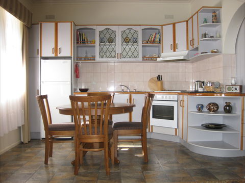 Peel Cottage - Accommodation Mermaid Beach 2