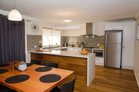Port Albert Waterview Retreat - Accommodation Mermaid Beach 1