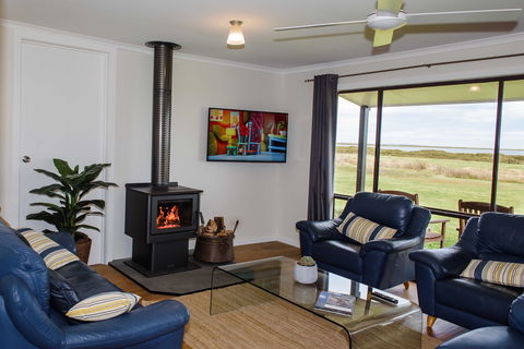 Port Albert Waterview Retreat - Accommodation Mermaid Beach 2