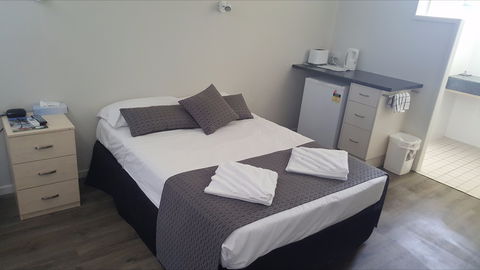 Queens Beach Hotel - Accommodation Mermaid Beach 1