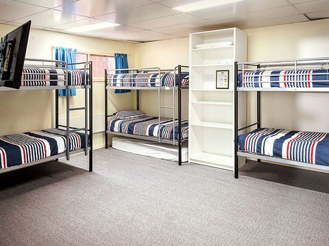 Reindeer Ski Club - Accommodation Mermaid Beach 0