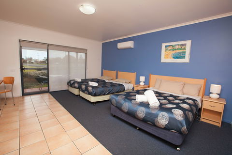 Seaview Motel And Apartments - Accommodation Mermaid Beach 2