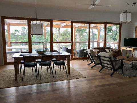 The Lakehouse Beechworth - Accommodation Mermaid Beach 2