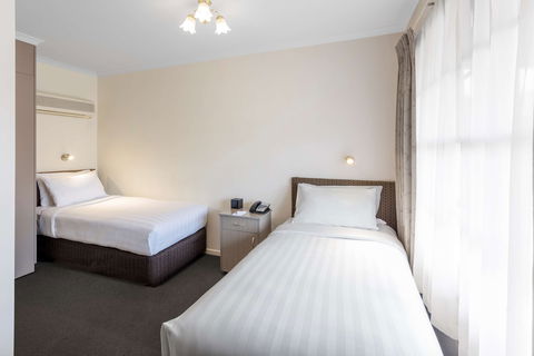 Best Western Olde Maritime - Accommodation Mermaid Beach 1