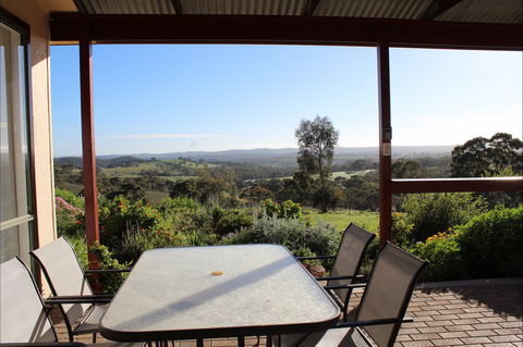 Clare View Accommodation - Clare View Cottage - Accommodation Mermaid Beach 0