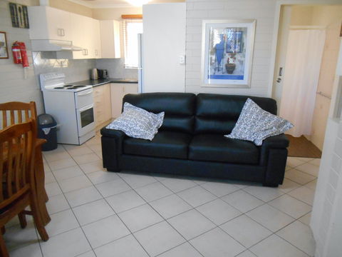 Clan Ranald Holiday Unit 2 - Accommodation Mermaid Beach 2
