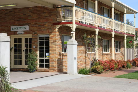 Grand Manor Motor Inn - Accommodation Mermaid Beach 0