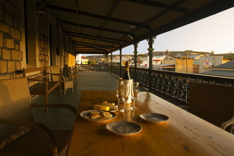 Imperial Fine Accommodation - Accommodation Mermaid Beach 2