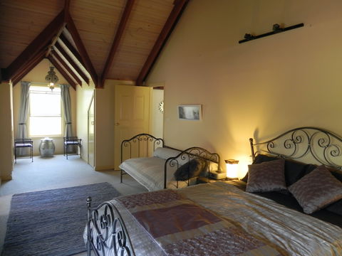 Longbeach Clifftop Retreat - Accommodation Mermaid Beach 1