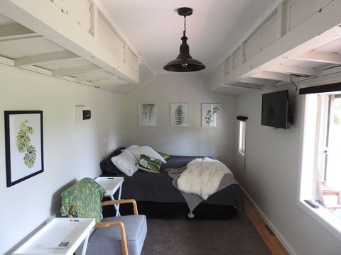 Miners Ridge Vineyard Railway Carriage B&B - Accommodation Mermaid Beach 0