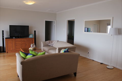 Pelican Place - Accommodation Mermaid Beach 2