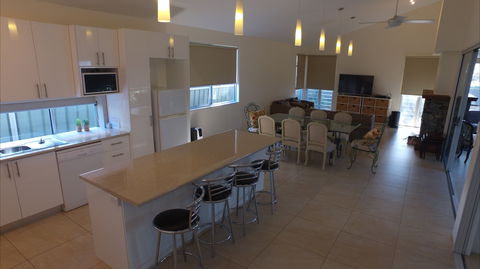 Renown House - Accommodation Mermaid Beach 2