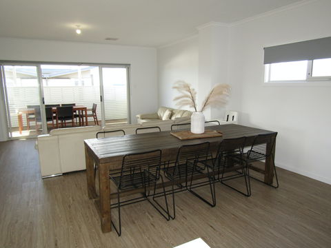 Serenity - Accommodation Mermaid Beach 2
