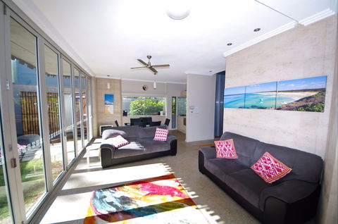 Sun Worship Crescent Head Eco Villas - Accommodation Mermaid Beach 2
