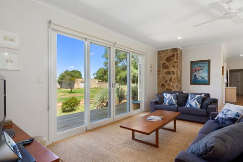 The Cutting - Accommodation Mermaid Beach 2