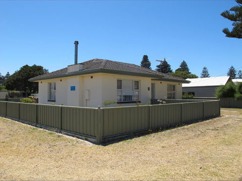 Walters Holiday Home - Accommodation Mermaid Beach 0