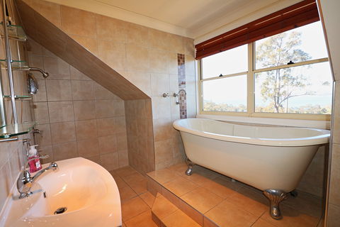 Whale Cove - Accommodation Mermaid Beach 1
