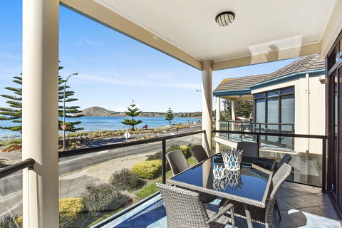 63 Franklin Parade - Accommodation Mermaid Beach 0