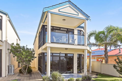63 Franklin Parade - Accommodation Mermaid Beach 1
