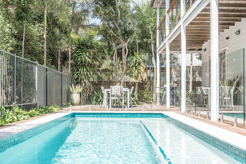 Beach Chalet - Accommodation Mermaid Beach 0