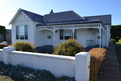 Calgary Accommodation & Killara Accommodation - Accommodation Mermaid Beach 0