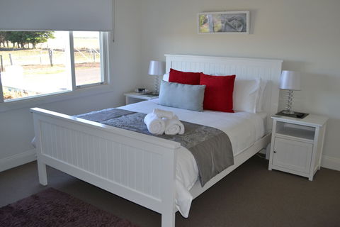 Calgary Accommodation & Killara Accommodation - Accommodation Mermaid Beach 1