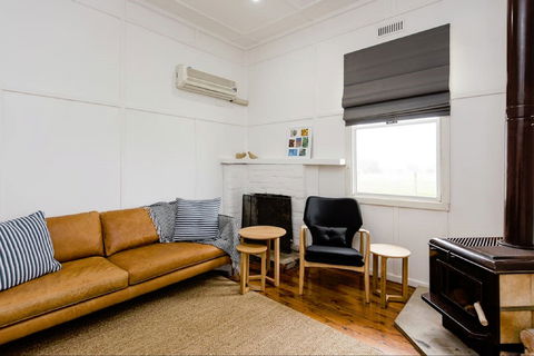 Castleview Cottage - Accommodation Mermaid Beach 1