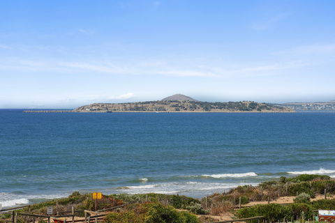 Chiton On The Rocks - Breathtaking Panoramic Coastal Views - Accommodation Mermaid Beach 1