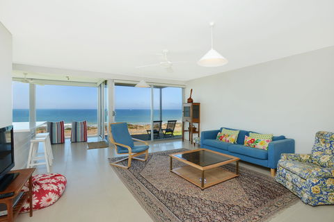 Chiton On The Rocks - Breathtaking Panoramic Coastal Views - Accommodation Mermaid Beach 2