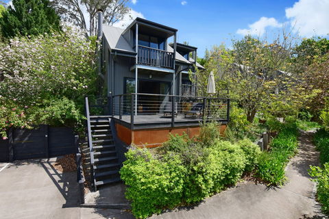 Cloudsong Chalets - Accommodation Mermaid Beach 2