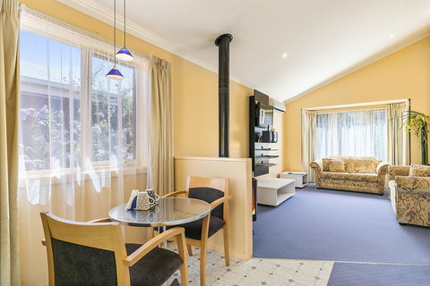 Cottages For Two - Accommodation Mermaid Beach 2