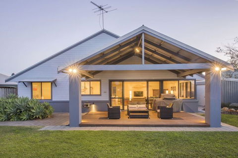 Dave's Digs - Accommodation Mermaid Beach 0