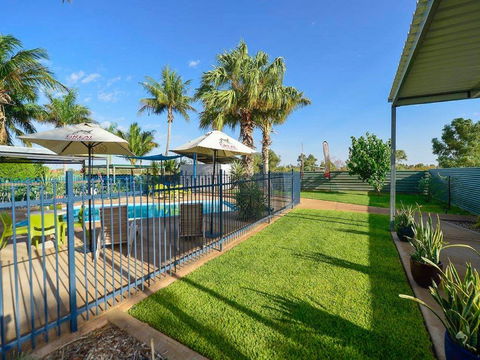 Devils Marbles Hotel - Accommodation Mermaid Beach 1