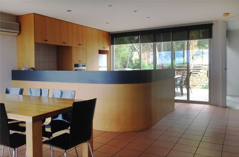 Dlux + Escape @ 83 Great Ocean Road Apartments Lorne - Accommodation Mermaid Beach 1
