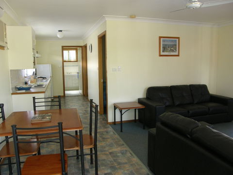 Dolphin Sands Holiday Villas - Accommodation Mermaid Beach 2
