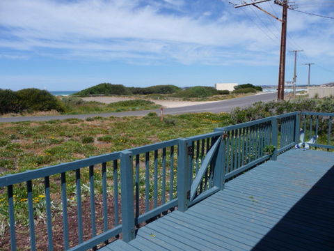 Driftwood - Accommodation Mermaid Beach 1
