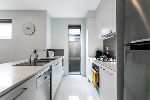 Ella House I - Accommodation Mermaid Beach 1