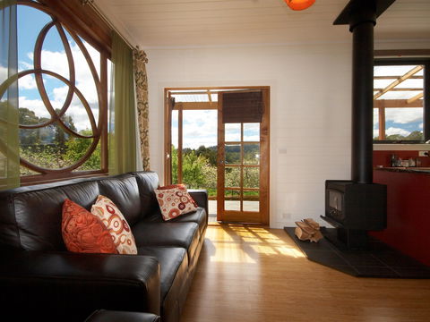Elvenhome Farm Cottage - Accommodation Mermaid Beach 0