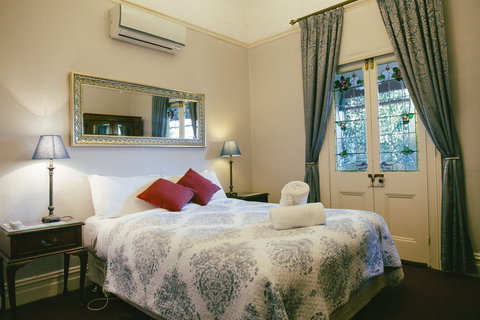 Glenella Guesthouse - Accommodation Mermaid Beach 0