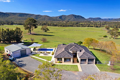 Hillbrook Estate - Accommodation Mermaid Beach 0