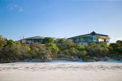 Island Beach Lodge - Accommodation Mermaid Beach 0