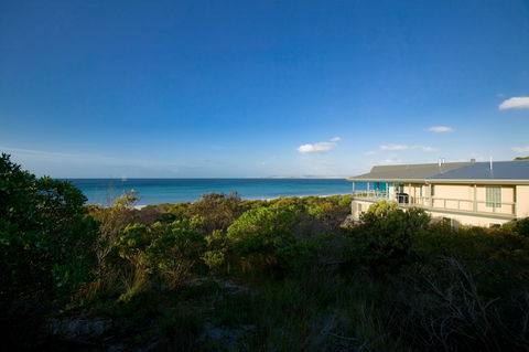 Island Beach Lodge - Accommodation Mermaid Beach 2