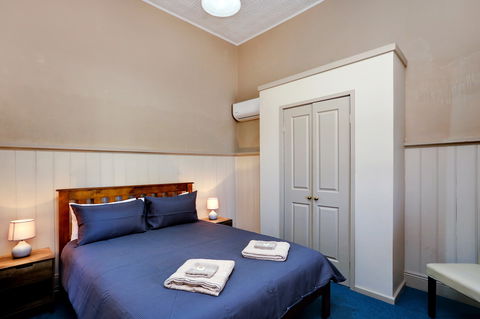 McCulloch's Rest - Accommodation Mermaid Beach 2