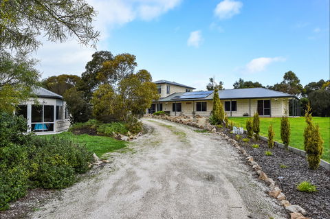 McKinnon's Holiday Home - Accommodation Mermaid Beach 0