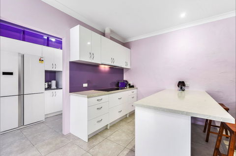 McKinnon's Holiday Home - Accommodation Mermaid Beach 1