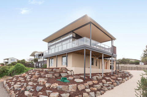 Neighbour Avenue - Accommodation Mermaid Beach 0