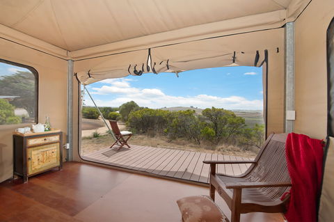 Pebble Point - Accommodation Mermaid Beach 1