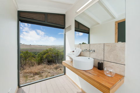 Pebble Point - Accommodation Mermaid Beach 2