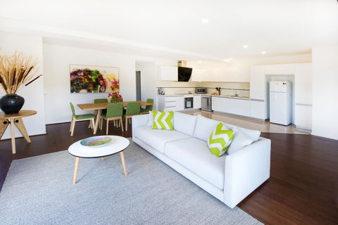 Phillip Island Towers - Accommodation Mermaid Beach 0