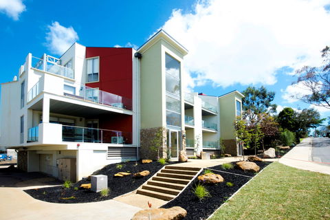 Phillip Island Towers - Accommodation Mermaid Beach 1